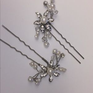 WEDDING BELLES PAIR OF 2 CRYSTAL AND PEARL SILVER HAIR PINS NWOT